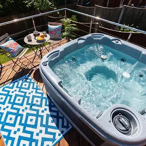 House Hot Tub Getaway Southend-on-Sea