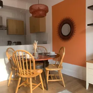 Charming 1-bedroom In Westcliff, Close To Beaches And Attractions Southend-on-Sea