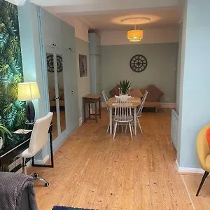 Right By Leigh Broadway Private Garden Large Ground Fl Southend-on-Sea
